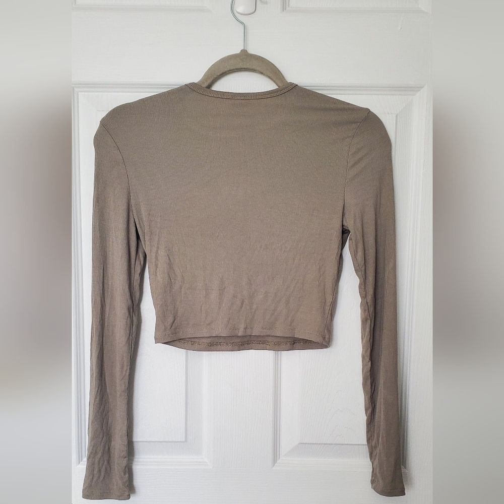 Aritzia Sunday Best Sage Long Sleeve Crop Top Taupe Beige Fitted Crew Neck Size - Picture 2 of 3